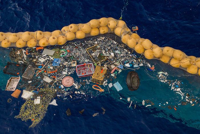 có quá nhiều đồ dùng bằng nhựa được vứt ra đại dương bao la